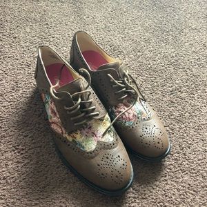 Woman’s brogue shoes